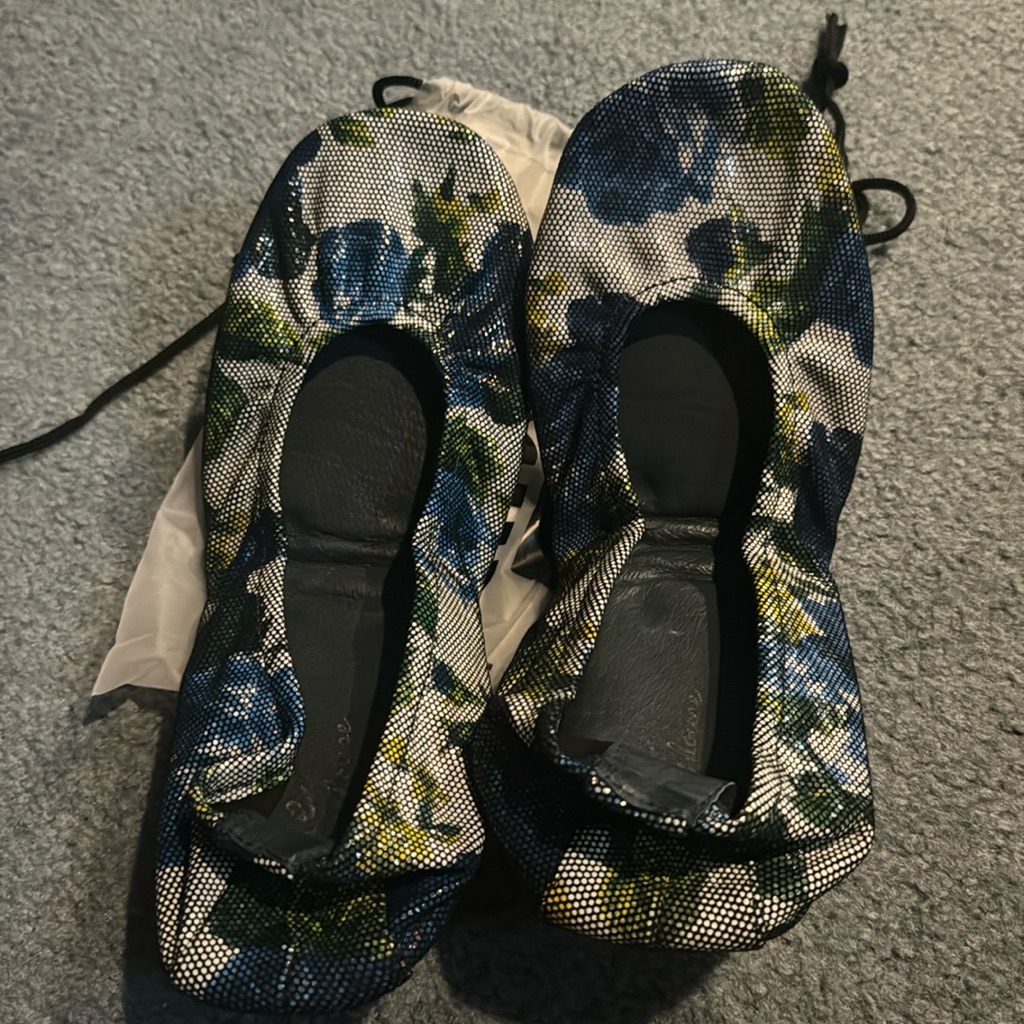 Size 10 Storehouse Flats. Blue Foil Floral